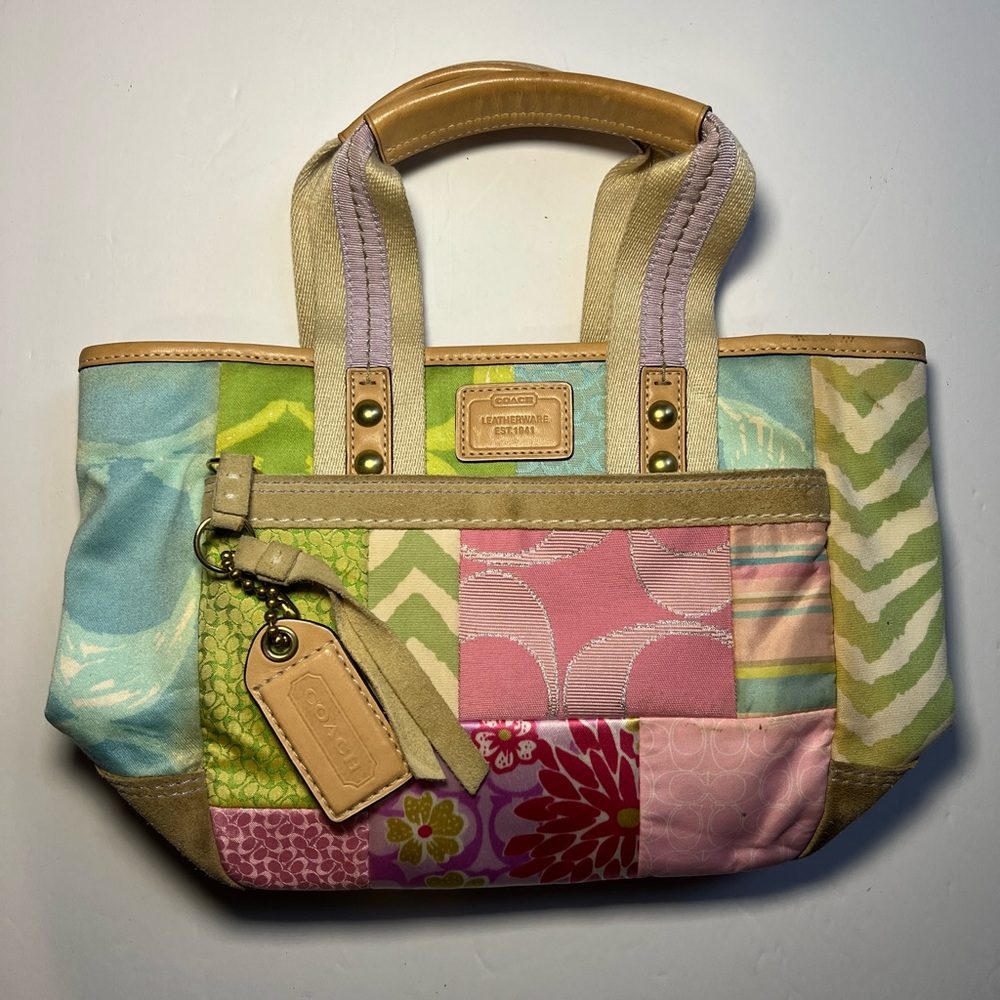 🦄VINTAGE COACH PATCHWORK TOTE🦄